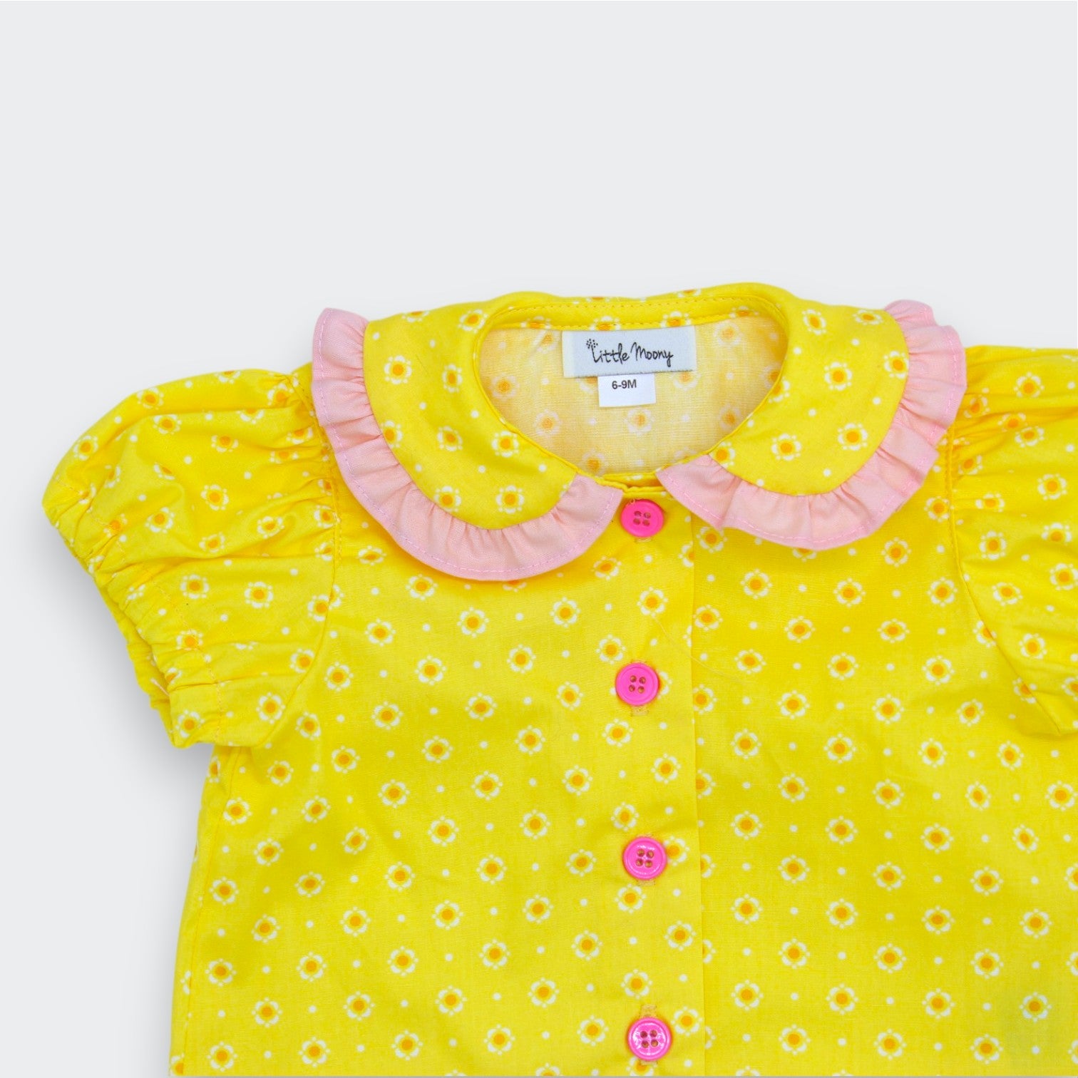 Sunny Yellow Daisy Details
