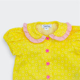 Sunny Yellow Daisy Details