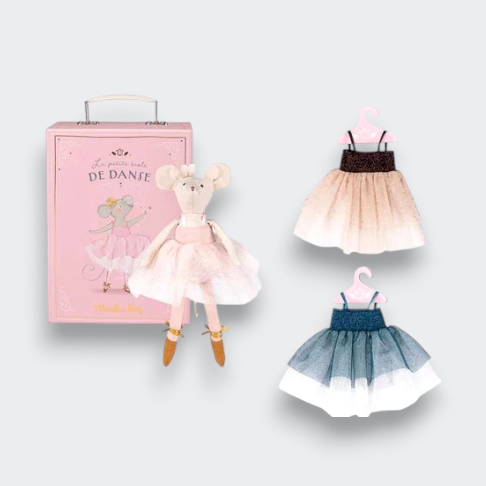 A plush ballerina mouse in a pale pink tutu and ballet shoes beside its pink suitcase, with two additional doll dresses displayed on hangers: one cream with a dark bodice and one blue with a white hem.⠋